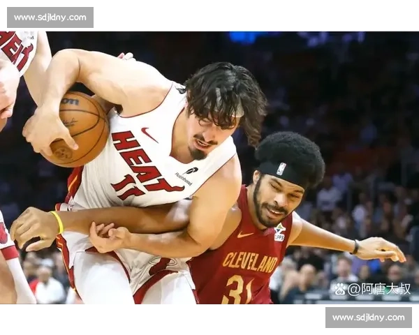 热火对决骑士攻防博弈季后赛席位之争焦点大战前瞻东西部强强碰撞走势