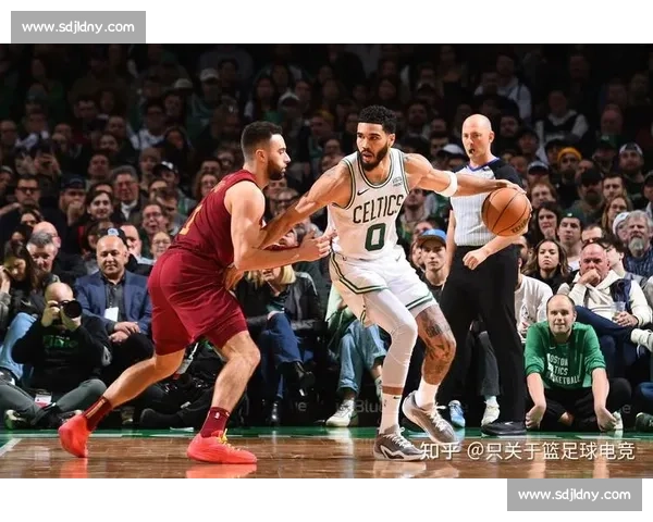 骑士对阵凯尔特人常规赛焦点之战攻防博弈与胜负走向解析前瞻深度